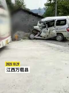 江西一大客车与面包车相撞致7死一伤