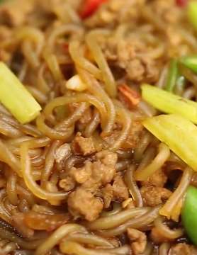 家常菜肉末烧粉条的做法，怎么都吃不够！