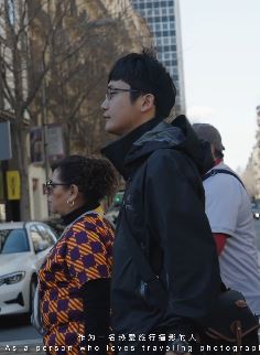 小伙分享西班牙旅行短片，走在巴萨罗那街头仿佛置身一个魔幻世界