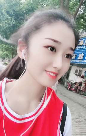 一个清纯可爱的阳光女孩，青春洋溢美美哒！