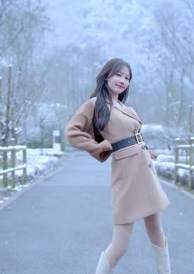 网红美女云小朵雪中热舞,网友:你的微笑真是迷人!
