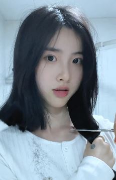文静小姐姐「YMIER」晒短发造型  网友:事实证明,发型改变不了颜值