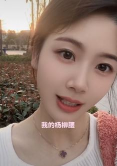 漂亮女主播「小小熊」分享户外近距离自拍,很精致的邻家女孩!