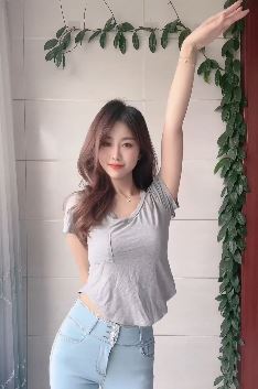 山东潍坊小姐姐「小梨涡」喜欢Beyond的歌,这不是无意间暴露的年龄吗!