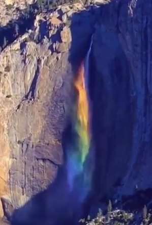 极其罕见的彩虹瀑布，简直太美了！