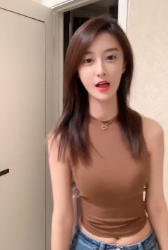 抖音美女小姐姐《绝世吃不动了》网友:抖音上看到的最美女人