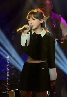 网红歌手「陈饼饼」走心翻唱《痴心绝对》,这是我听到最好听的女生版