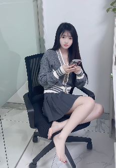 甜美可爱小姐姐「小悠」分享职场女孩穿搭 网友:青春靓丽