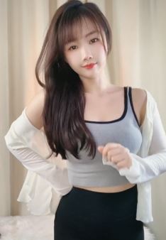 重庆小姐姐「大美」活力穿搭居家浅跳  网友:好巴适得身材