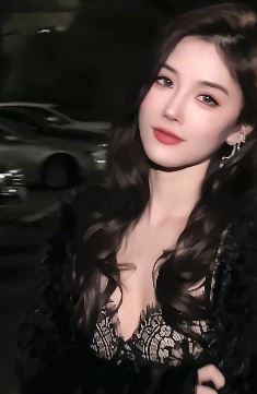 气质御姐「A阿嗦不a」化精致美妆夜晚出来闲逛 网友:这不就是富家千金吗