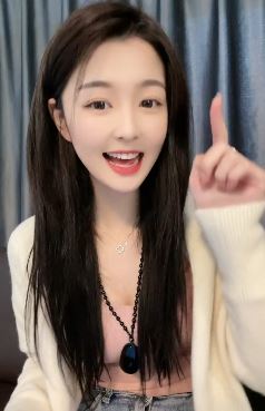 超可爱小姐姐「小李同学」唱歌展示才艺,一开嗓心都被甜化了!