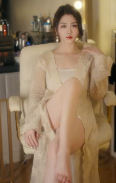 气质御姐「艾维维维」居家show性感穿搭 网友:有种无奈叫爱而不得