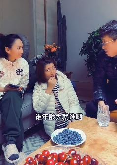 闫学晶问王为念"掉水里先救谁"的问题，刚一说完差点挨顿打！