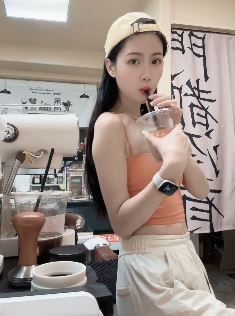 深圳小姐姐「千语」纯欲穿搭分享生活日常 网友:可爱的小美女