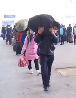 黑龙江返岗务工专列驶出 572名农民工免费搭乘