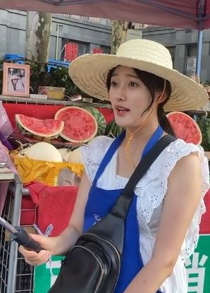 女大学生毕业后全职直播卖西瓜