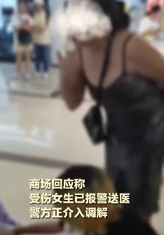 成都一女子商场内与多名女coser起冲突 并训斥对方不学好