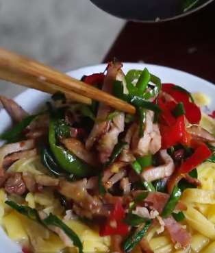 美食：舌尖上的《恩施手工豆皮》，回味家乡的味道！