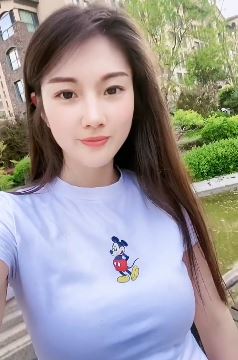 小姐姐「开心」感叹人生,自己三年的计划泡汤了 网友:东方标准的女人!