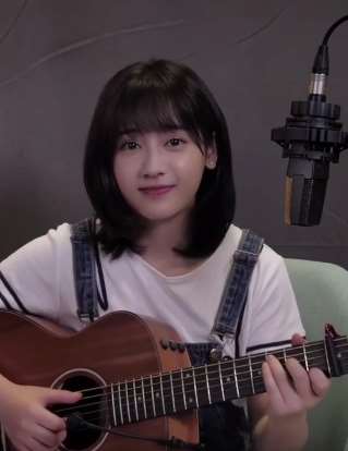 人美歌更美!美女主播啊湫为大家演唱歌曲《房间》