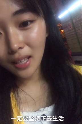 送外卖小姐姐被顾客坑惨心里挺委屈