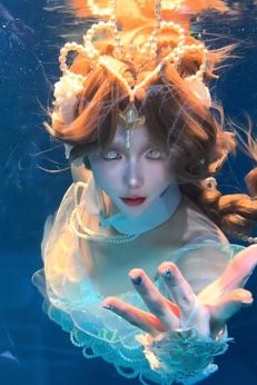 第五人格渔女绝美水下cos