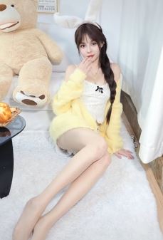 电竞女主播「moooshey」纯欲穿搭分享居家随拍,这感觉 very good !