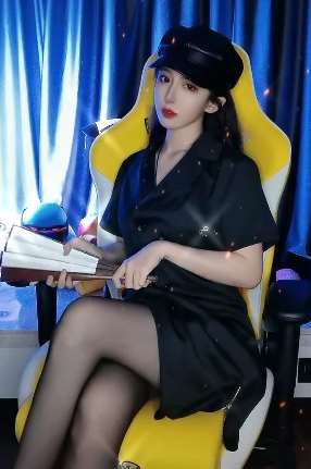 玩游戏的女孩子现实中长什么样