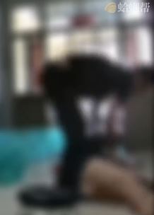 男子嫌妻子花钱厉害对其拳打脚踢