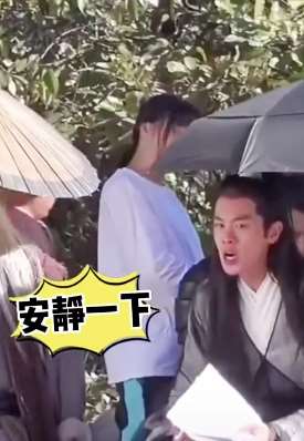 张若昀被曝在片场生气发火：大吼"安静一下"!