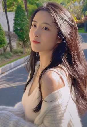 网红美女@晚儿，素颜也如此的漂亮！