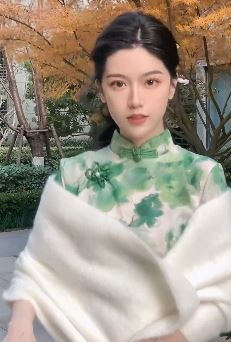 深圳小姐姐「Sona大小姐」户外玩旗袍变装 网友:端庄优雅似名媛