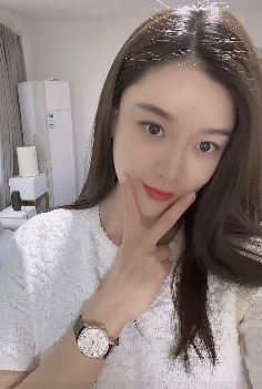 气质小姐姐「Iss」:最好的心理医生就是有钱的自己!你同意美女的观点吗?