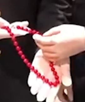 武汉天河机场海关查获259克红珊瑚制品