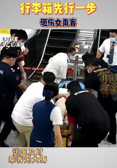 杭州地铁一女乘客被行李箱砸伤