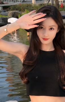 漂亮小姐姐「小晗同学」分享户外游玩vlog  网友:不能靠近你,怕我爱上你