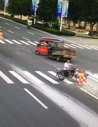 说说这起交通事故到底谁来负责
