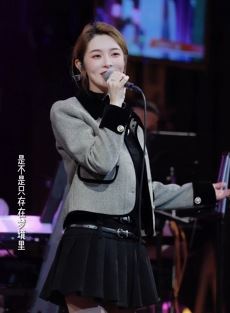 迷人小姐姐「小柴柴」甜美翻唱经典老歌《原来你也在这里》,好听推荐给大家!