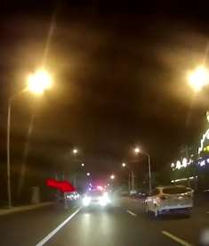 北京一男子醉驾逆行撞上警车
