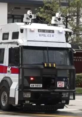 香港警方水炮车首次亮相，可喷射催泪水剂等多种液体