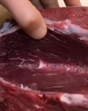 买肉要当心，切开以后你会发现有种上当的感觉。