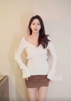 杭州美女「卿九九」穿短裙性感热舞 网友:居然看了好几遍!