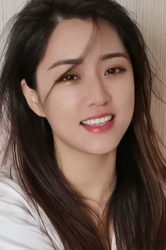 「三妮阿姨」分享一首情歌《删除一切不敢删除你 》,称太爱一个人就一定会输,没有例外!