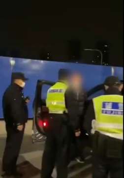 湖北高院干部酒驾与女志愿者撞车 私了不成还威胁女志愿者