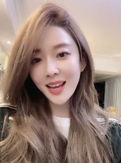 迷人小姐姐「霜子」分享日常好状态，网友：一个看起来很舒服的女孩