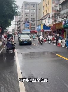 太神奇！佛山一街头惊现“局地降雨”！