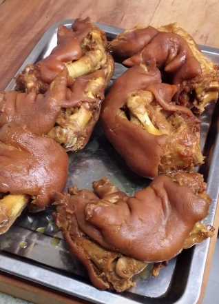 卤猪蹄这么做好吃的不得了，快来看看吧！