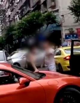 重庆警方通报：保时捷女所长丈夫被免职