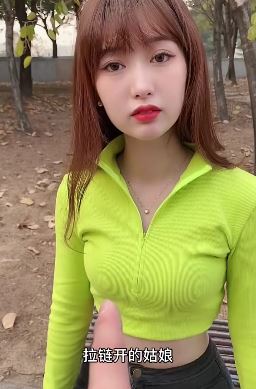 小伙调戏美女被喊流氓 小姐姐娇羞的表情让人喜爱