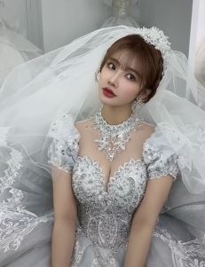 极品御姐「医一」穿婚纱秀完美身材 网友:这婚纱选得好